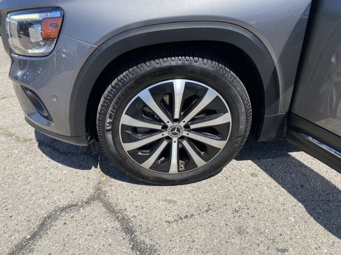 Used 2020 Mercedes-Benz GLB 250 4MATIC w/ Premium Package image 25