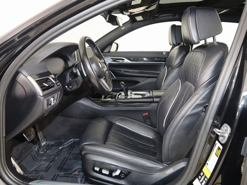 Used 2022 BMW 750i xDrive w/ M Sport Package image 12