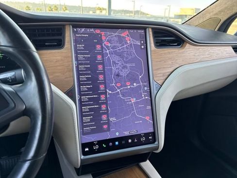 Used 2019 Tesla Model X Long Range image 16