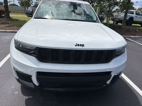 Used 2023 Jeep Grand Cherokee L Limited w/ Black Appearance Package image 3