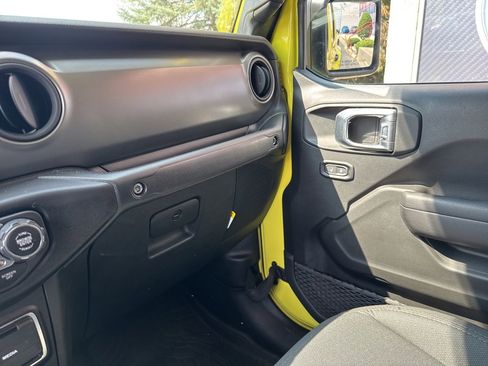 Used 2023 Jeep Gladiator Willys image 43