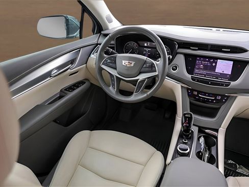 Used 2021 Cadillac XT5 Premium Luxury w/ LPO, Floor Liner Package image 25