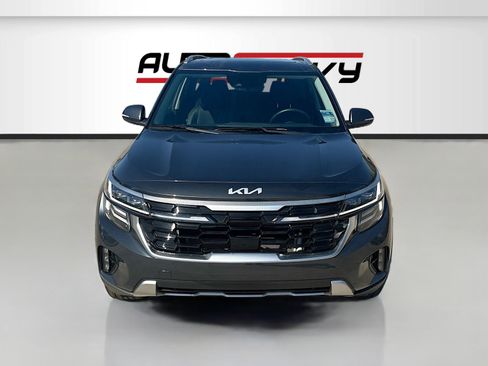Used 2024 Kia Seltos SX w/ SX Sunroof Package image 2
