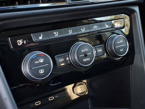 Used 2024 Volkswagen Taos SE w/ Panoramic Sunroof Package image 23