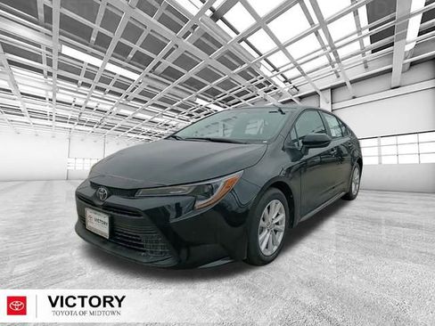 Used 2026 Toyota Corolla LE w/ LE Premium Package FWD image 9