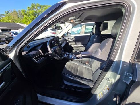 Used 2024 Mitsubishi Outlander SE image 4