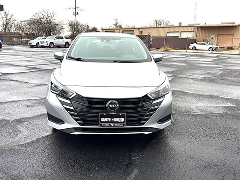 Used 2023 Nissan Versa SV image 5