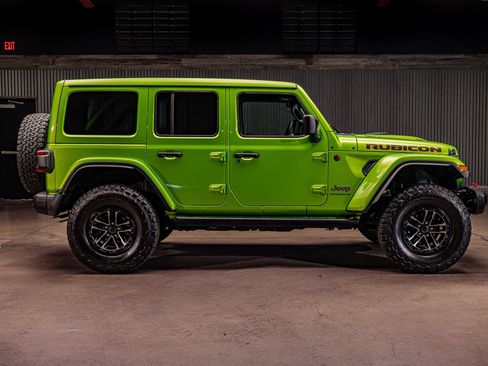 Used 2025 Jeep Wrangler Unlimited Rubicon AWD/4WD image 10