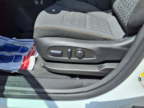 Used 2024 Chevrolet Equinox LT w/ LPO, Floor Liner Package FWD image 16