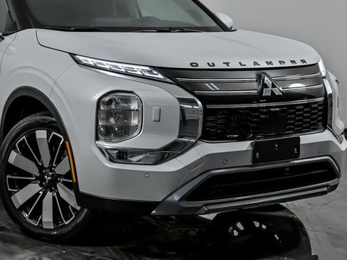 New 2026 Mitsubishi Outlander SE AWD/4WD image 2