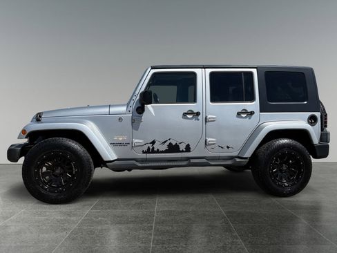 Used 2008 Jeep Wrangler Unlimited Sahara w/ Dual Top Group AWD/4WD image 2