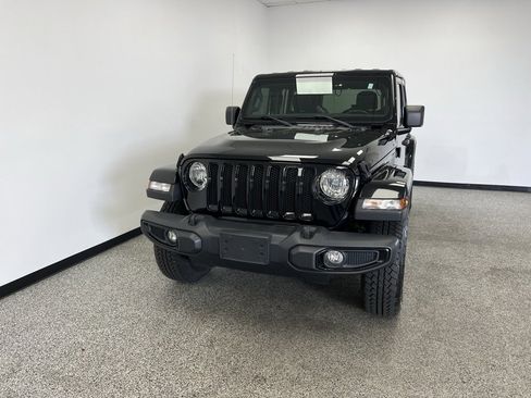 Used 2022 Jeep Wrangler Unlimited Sahara image 3
