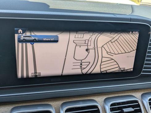 Used 2025 Mercedes-Benz GLS 450 4MATIC image 11