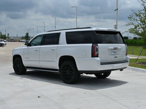 Used 2019 GMC Yukon XL SLT w/ Premium Edition RWD image 7