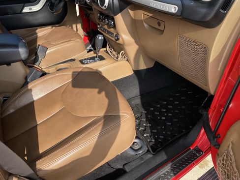 Used 2014 Jeep Wrangler Unlimited Sahara w/ Max Tow Package image 12