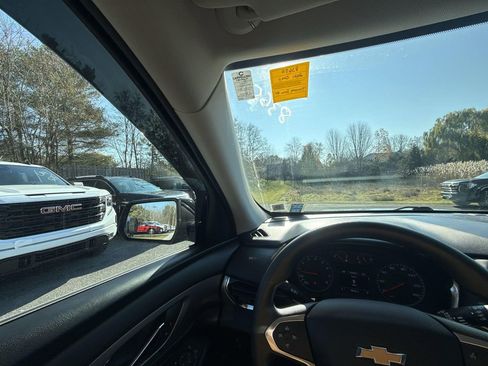 Used 2021 Chevrolet Traverse LS image 15