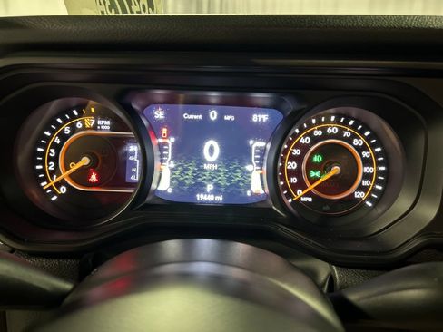 Used 2025 Jeep Gladiator Sport AWD/4WD image 16
