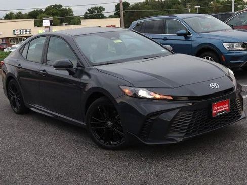 Used 2026 Toyota Camry SE FWD image 2