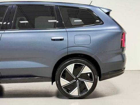 Used 2025 Volvo EX90 Ultra AWD/4WD image 17