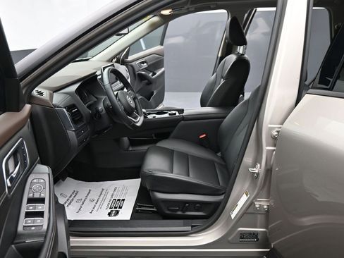 Used 2021 Nissan Rogue SL AWD/4WD image 17