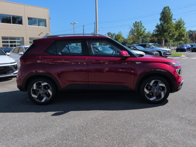 Used 2022 Hyundai Venue Limited FWD image 4