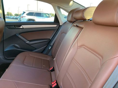 Used 2022 Volkswagen Passat 2.0T SE image 9