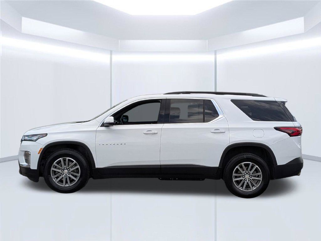 Used 2023 Chevrolet Traverse LT FWD image 2