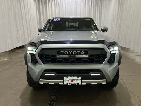 Used 2024 Toyota Tacoma 4x4 Double Cab Hybrid image 9