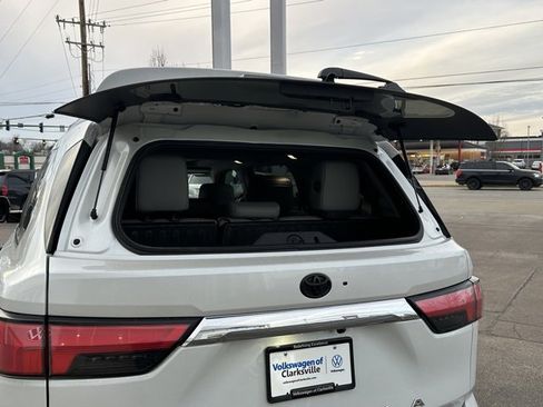 Used 2023 Toyota Sequoia Limited image 27