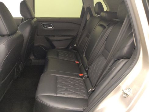 Used 2023 Nissan Rogue Platinum FWD image 18