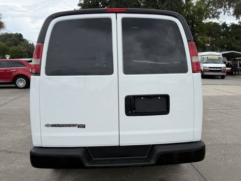 Used 2017 Chevrolet Express 2500 Extended RWD image 7