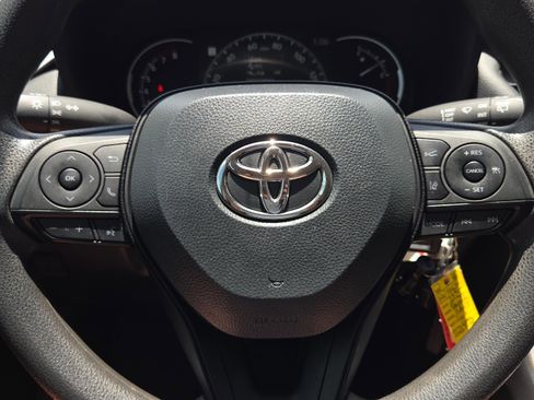 Certified 2025 Toyota RAV4 LE FWD image 28