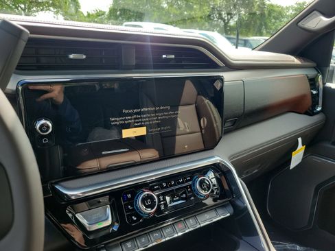 New 2026 GMC Sierra 2500 Denali w/ Denali Reserve Package AWD/4WD image 10