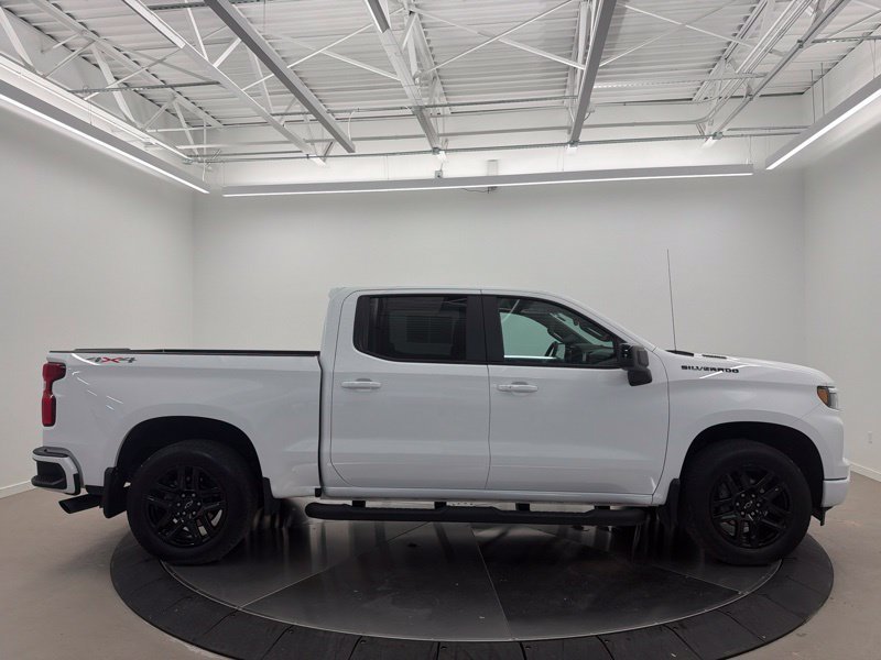 Used 2025 Chevrolet Silverado 1500 RST w/ Rally Edition AWD/4WD image 2
