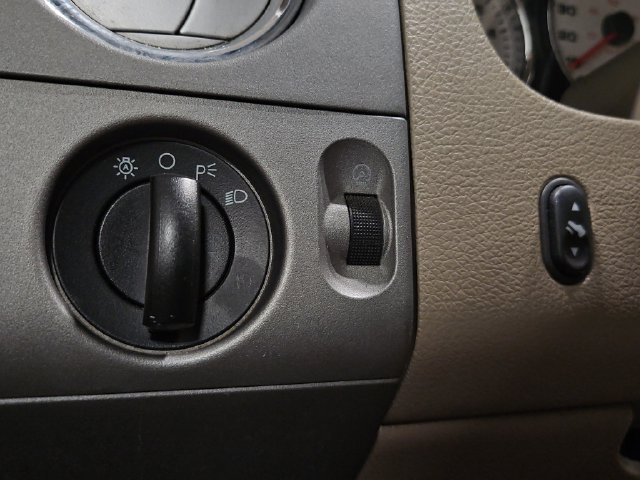 Used 2004 Ford F150 Lariat RWD image 35