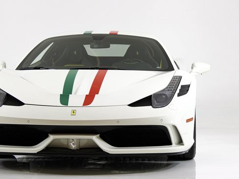 Used 2015 Ferrari 458 Speciale Coupe RWD image 16