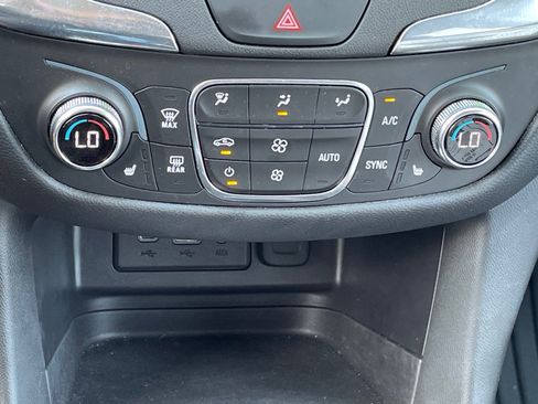 Used 2020 Chevrolet Equinox LT FWD image 16