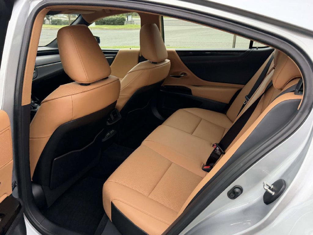 Used 2023 Lexus ES 350 w/ Accessory Package (Z1) FWD image 13