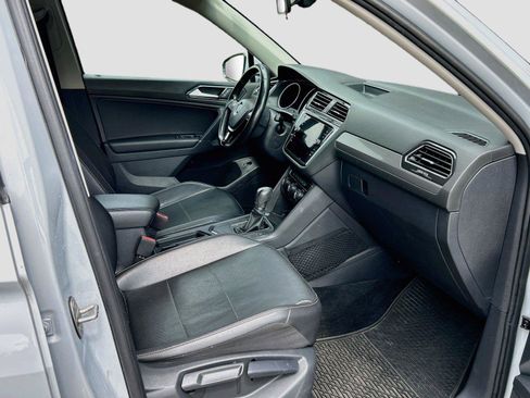 Used 2018 Volkswagen Tiguan SEL FWD image 15