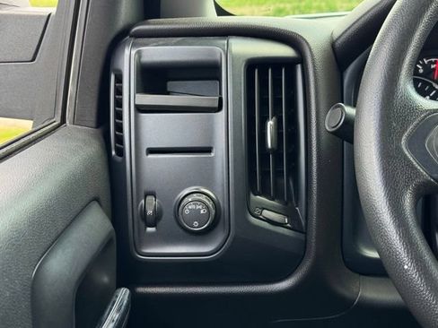 Used 2018 Chevrolet Silverado 1500 Custom w/ Custom Convenience Package AWD/4WD image 31