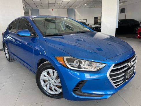 Used 2017 Hyundai Elantra SE w/ Cargo Package image 1