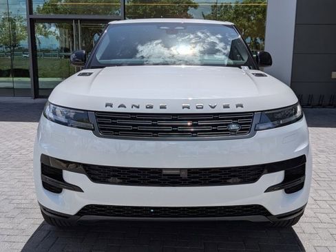 Used 2024 Land Rover Range Rover Sport SE image 2
