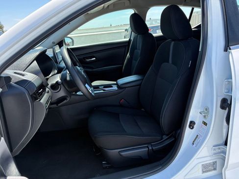 Used 2025 Nissan Sentra SV FWD image 24