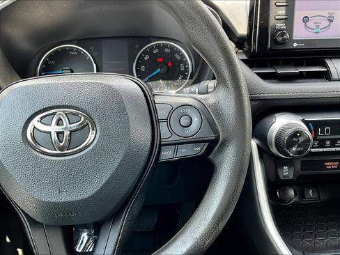 Used 2020 Toyota RAV4 XLE AWD/4WD image 15