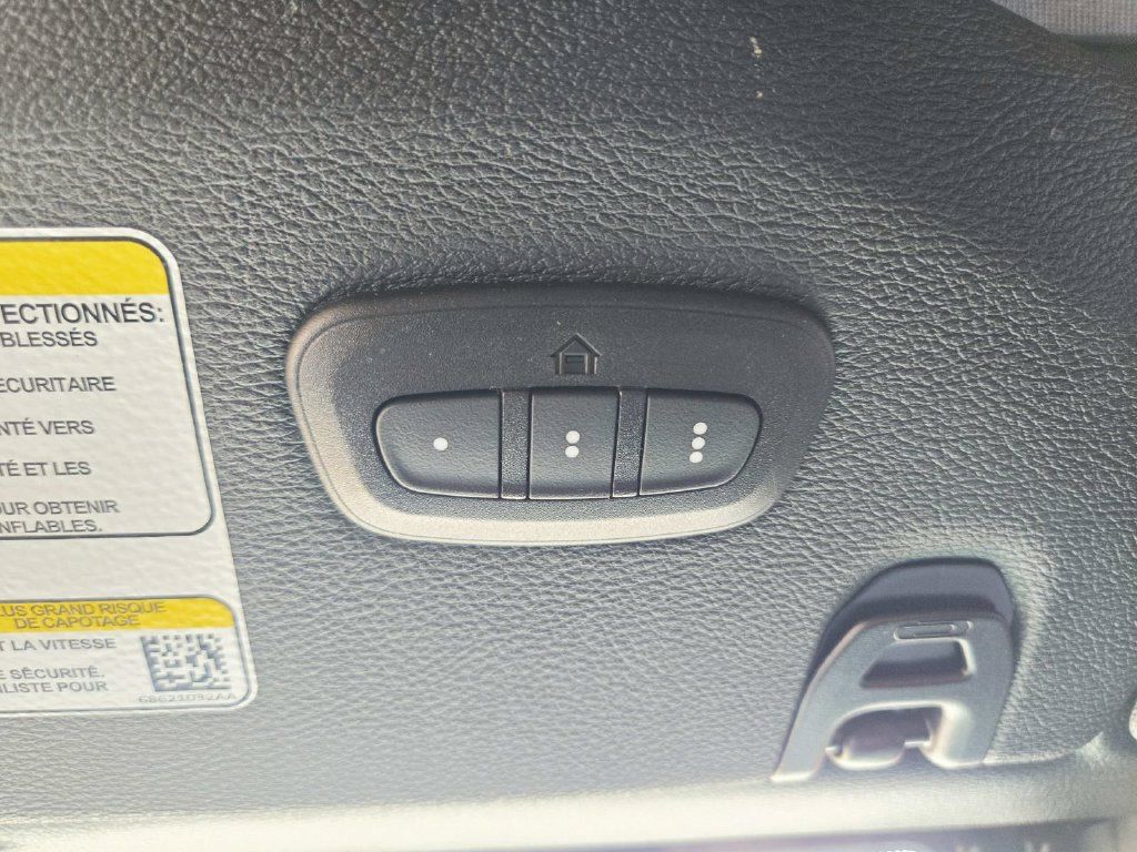 Used 2025 Jeep Wrangler Rubicon w/ Steel Bumper Group AWD/4WD image 35
