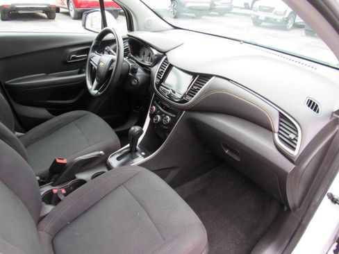 Used 2017 Chevrolet Trax LS image 23
