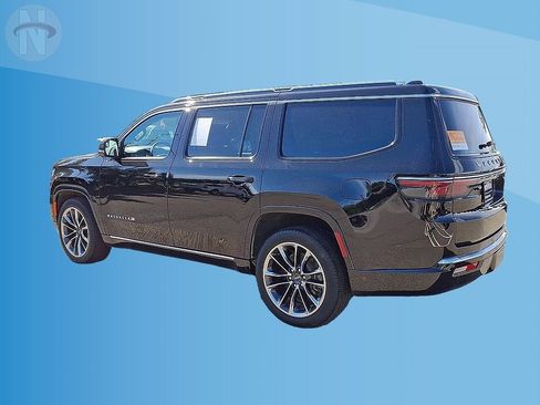 Certified 2024 Jeep Wagoneer Series III w/ Premium Group I AWD/4WD image 6