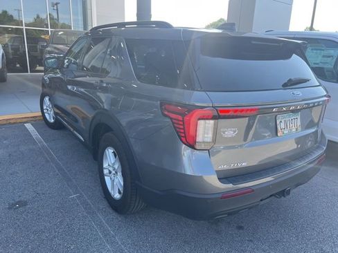 Used 2025 Ford Explorer Active RWD image 5