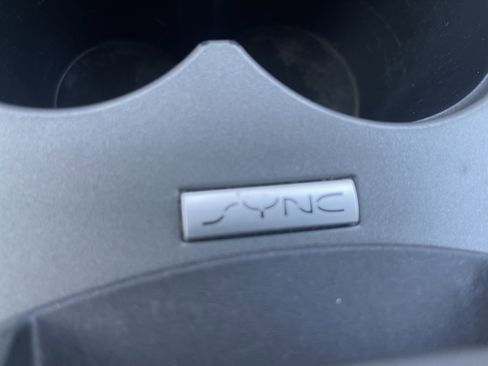 Used 2015 Ford Taurus SE image 27