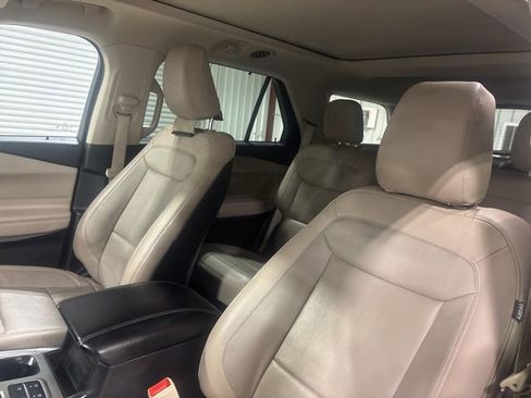 Used 2020 Ford Explorer Limited image 18